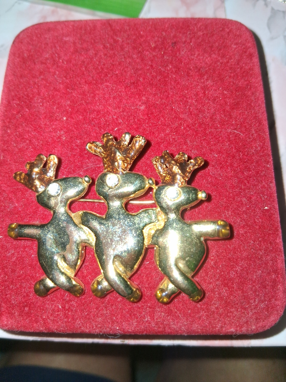 Source Unknown Gold-Tone Trio Reindeer Brooch - Festive Pin